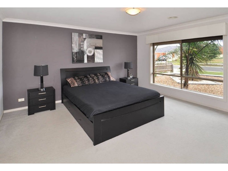 63 Jacaranda Drive, Taylors Hill VIC 3037