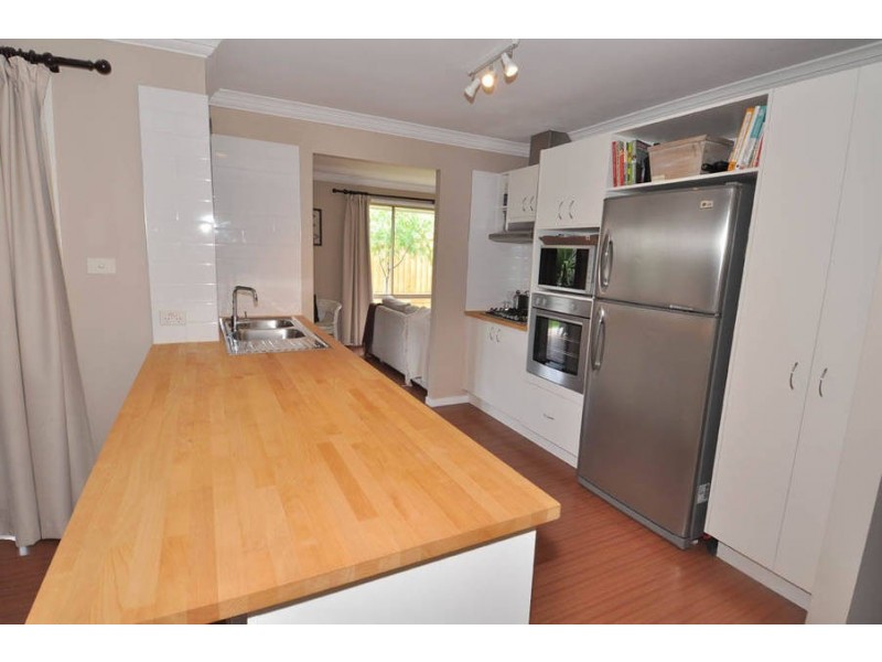 12 Ruthven Close, Hillside VIC 3037