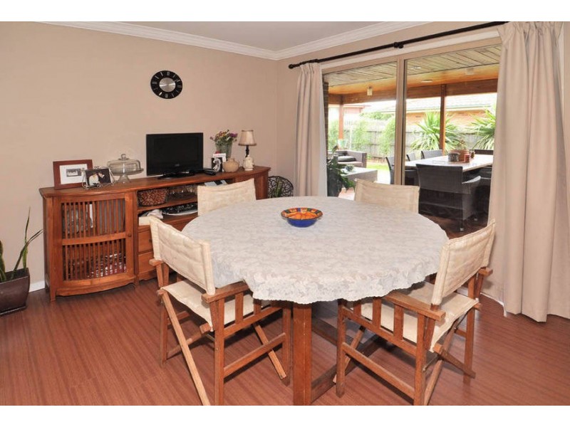 12 Ruthven Close, Hillside VIC 3037