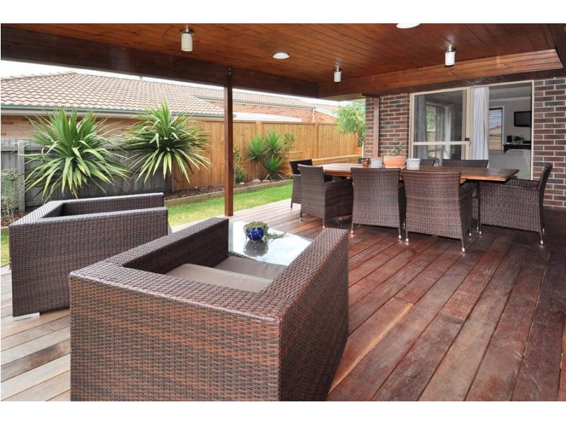 12 Ruthven Close, Hillside VIC 3037