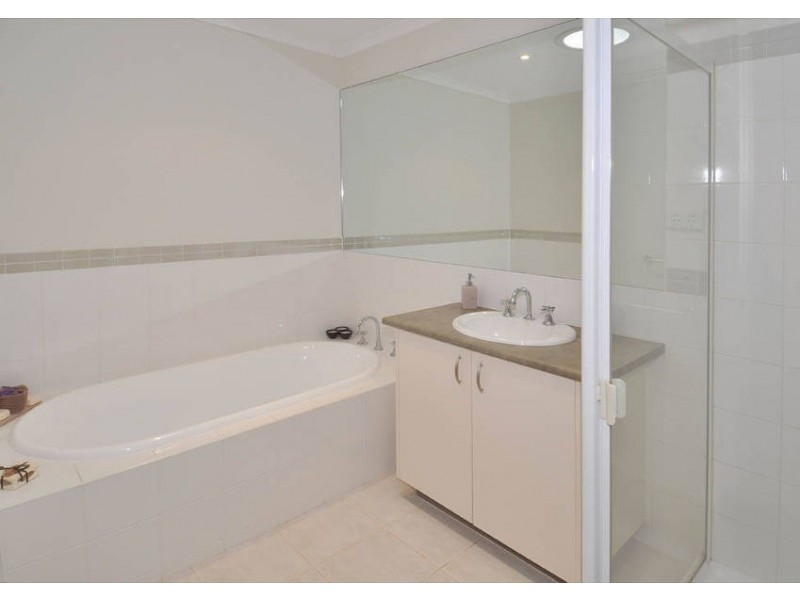 46 Amberlea Circuit, Taylors Hill VIC 3037