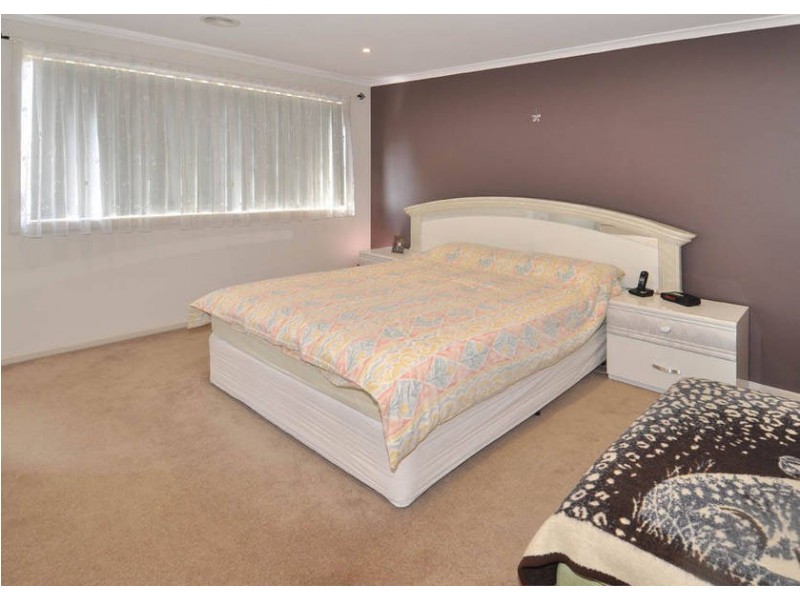 46 Amberlea Circuit, Taylors Hill VIC 3037