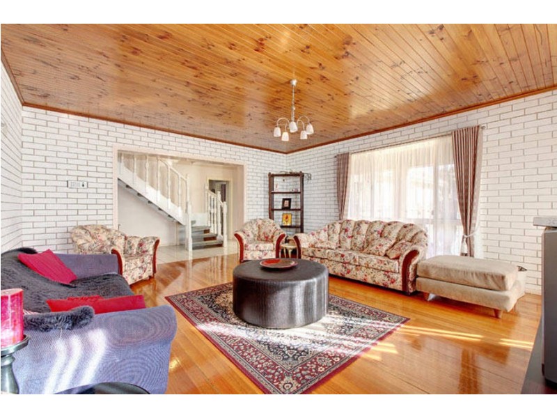 2 Thornhill Drive, Keilor Downs VIC 3038