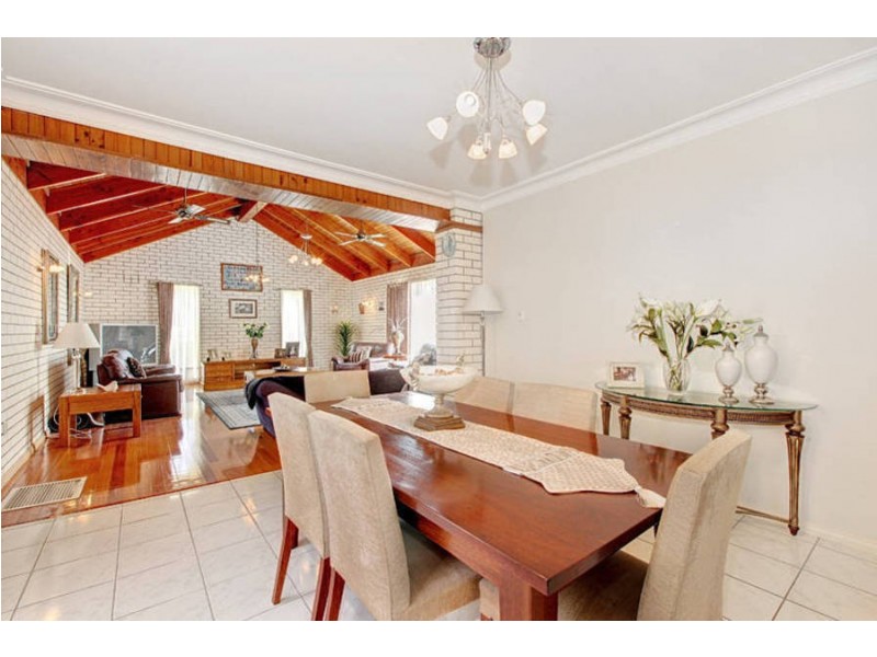 2 Thornhill Drive, Keilor Downs VIC 3038