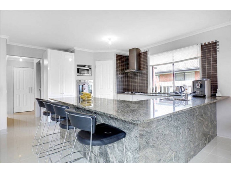 74 Dundee Way, Sydenham VIC 3037