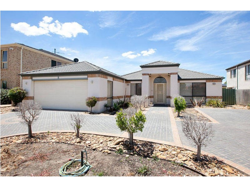 20 Palmerston Crescent, Taylors Lakes VIC 3038