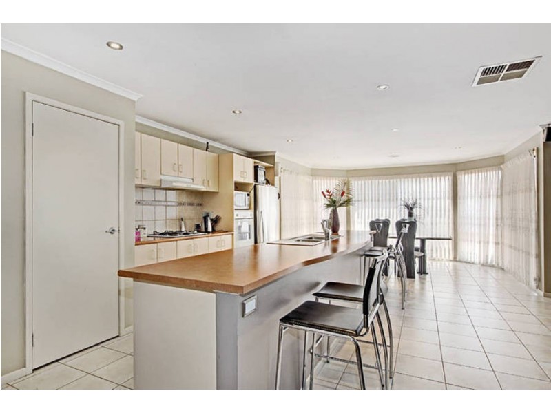 20 Palmerston Crescent, Taylors Lakes VIC 3038