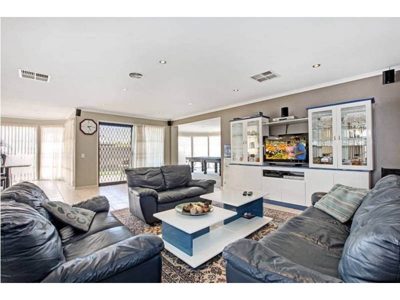 20 Palmerston Crescent, Taylors Lakes VIC 3038