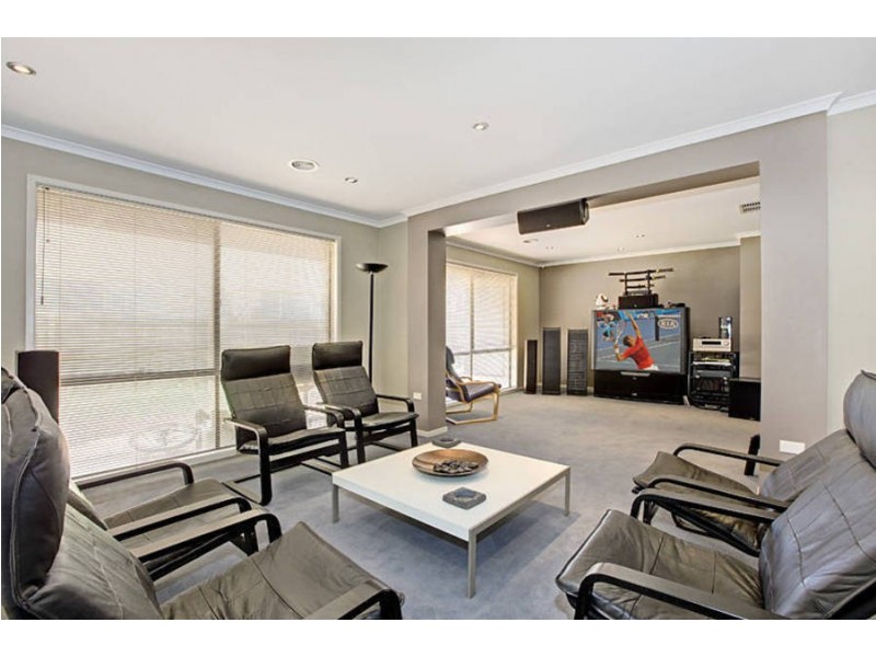 20 Palmerston Crescent, Taylors Lakes VIC 3038