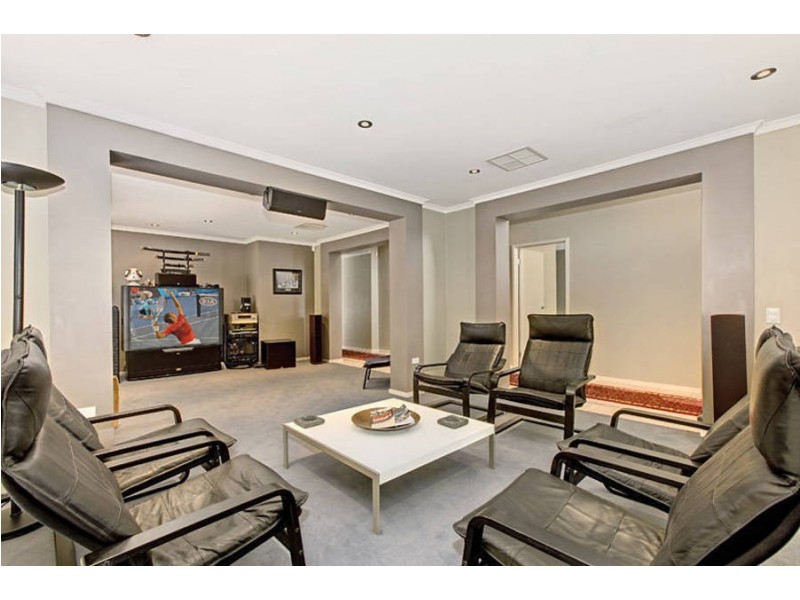 20 Palmerston Crescent, Taylors Lakes VIC 3038