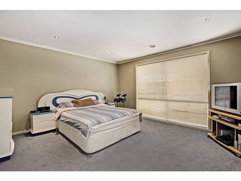 20 Palmerston Crescent, Taylors Lakes VIC 3038