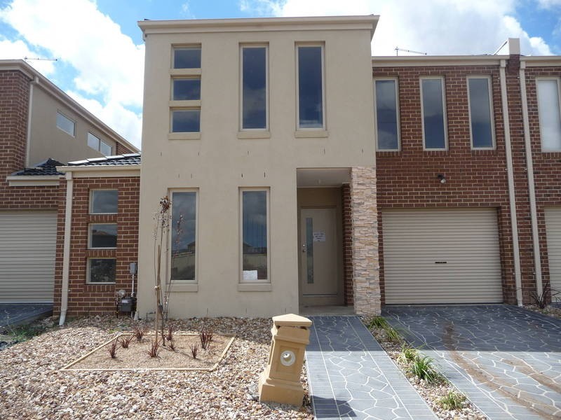 16 Richie Circuit, Hillside VIC 3037