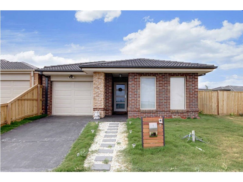 8 Hobart Way, Taylors Hill VIC 3037