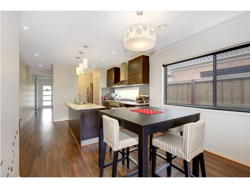 8 Hobart Way, Taylors Hill VIC 3037