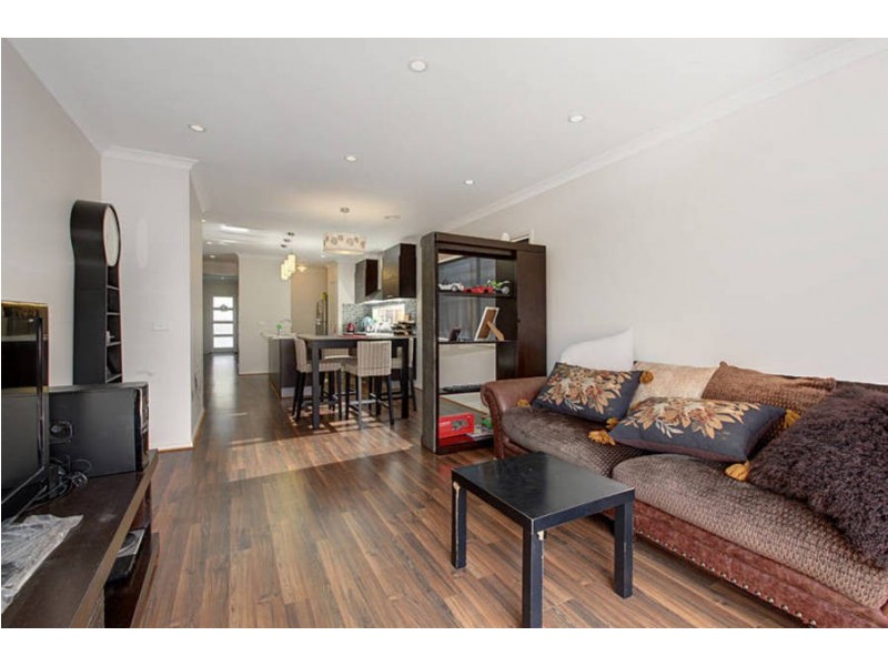 8 Hobart Way, Taylors Hill VIC 3037