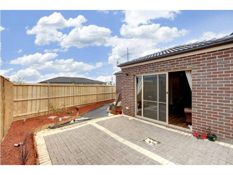 8 Hobart Way, Taylors Hill VIC 3037