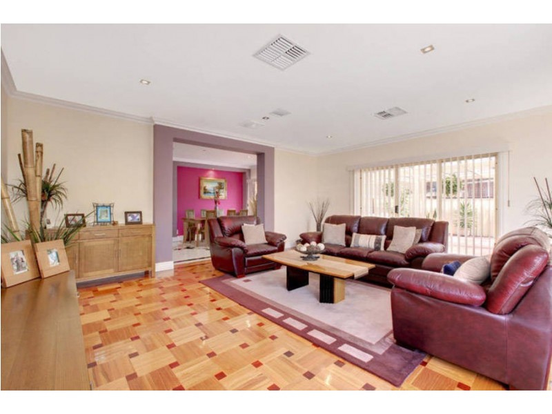 11 Keiwa Place, Taylors Hill VIC 3037