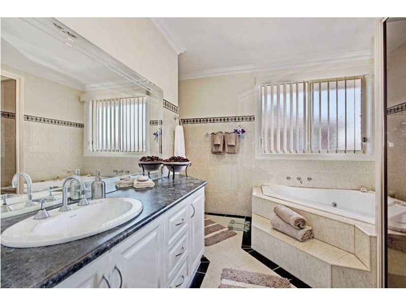 11 Keiwa Place, Taylors Hill VIC 3037