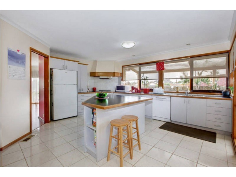 6 Blake Close, Delahey VIC 3037