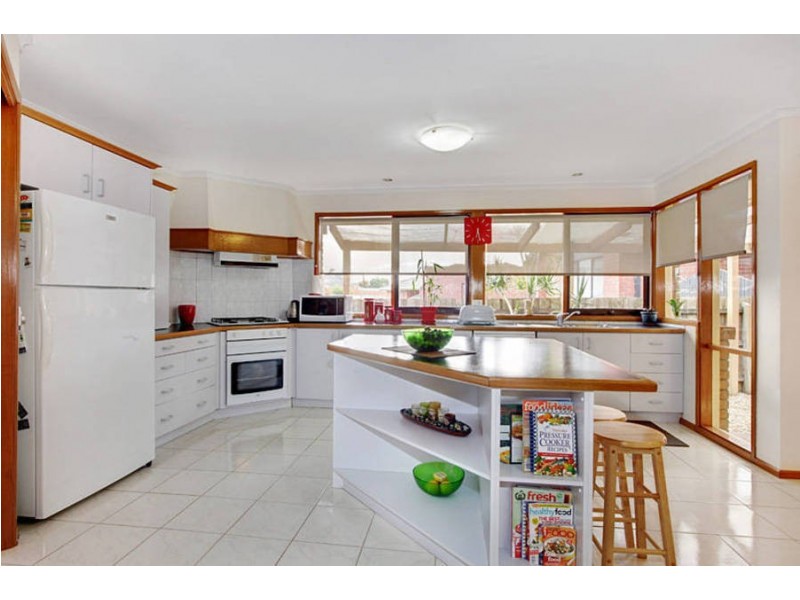 6 Blake Close, Delahey VIC 3037