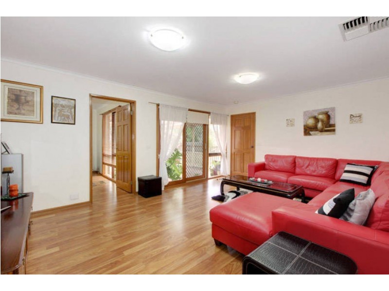 6 Blake Close, Delahey VIC 3037