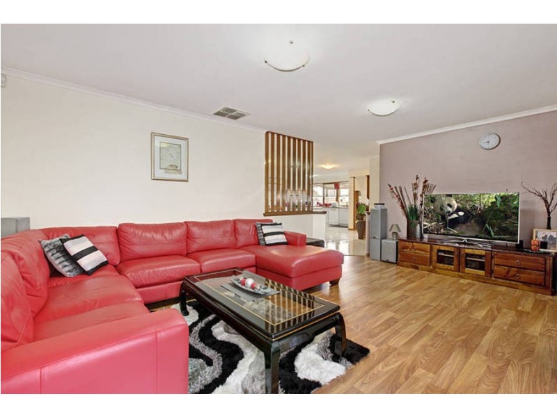 6 Blake Close, Delahey VIC 3037