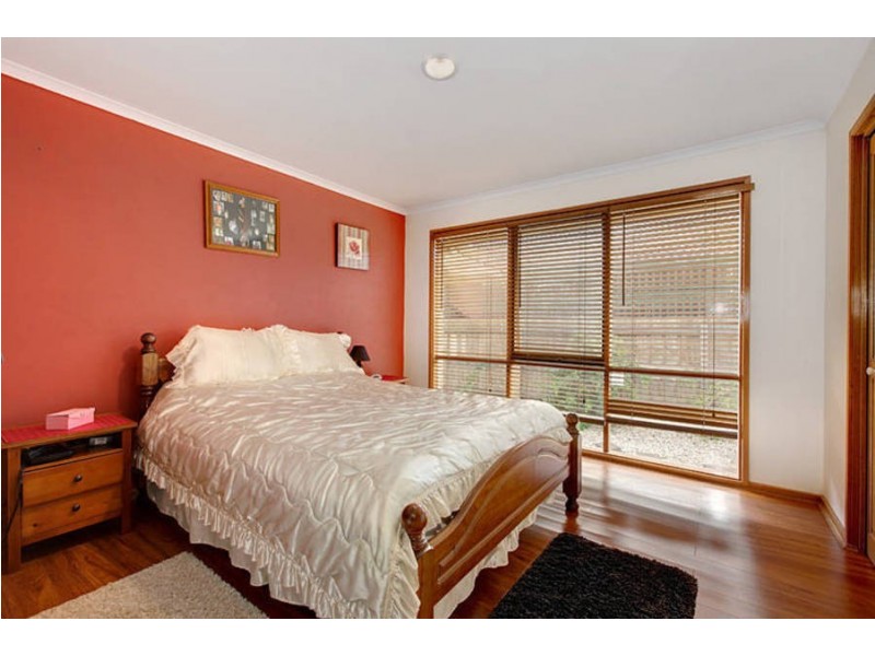 6 Blake Close, Delahey VIC 3037