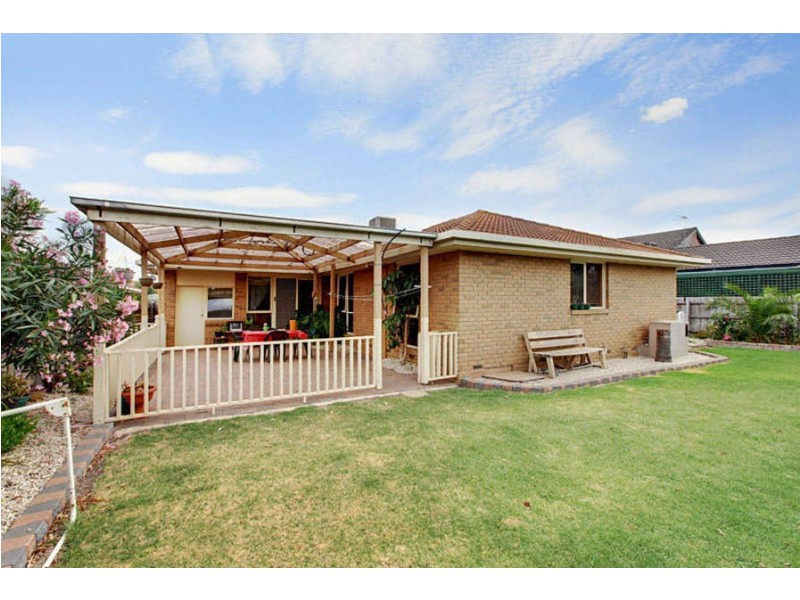 6 Blake Close, Delahey VIC 3037