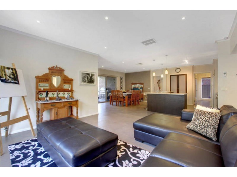 45 Melfin Drive, Hillside VIC 3037