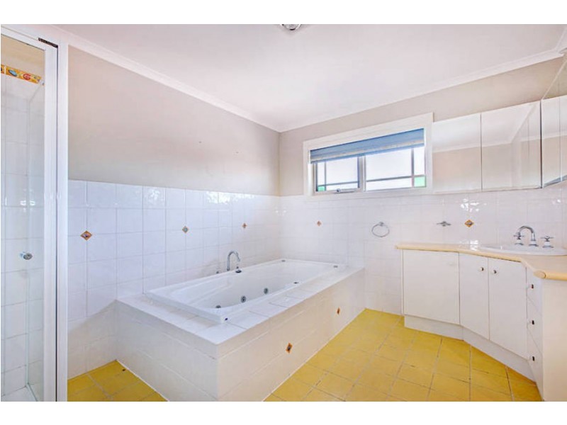 11 Longhurst Crescent, Hillside VIC 3037