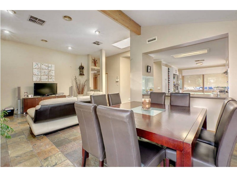 12 Rotoroa Court, Taylors Lakes VIC 3038