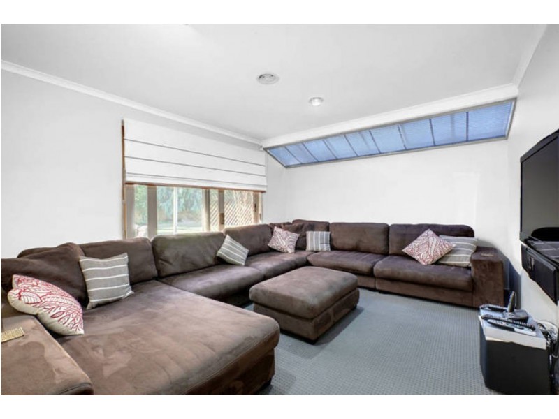 12 Rotoroa Court, Taylors Lakes VIC 3038