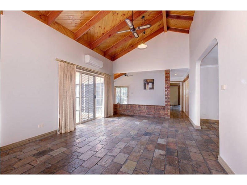 41 Fastnet Drive, Taylors Lakes VIC 3038