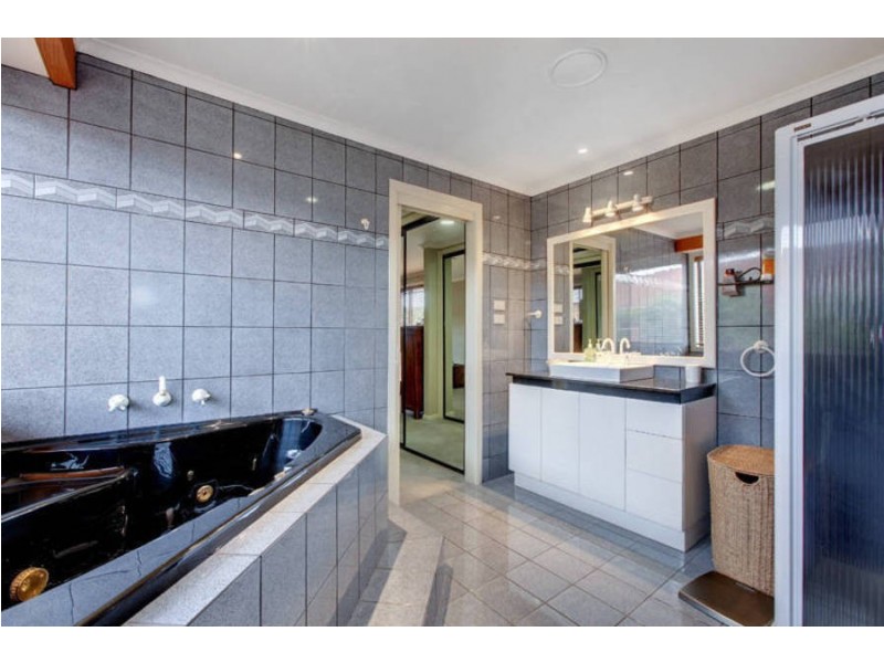 298 Taylors Road, Delahey VIC 3037