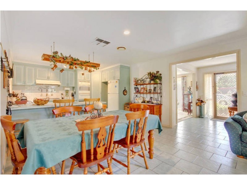 4 Leslie Court, Hillside VIC 3037