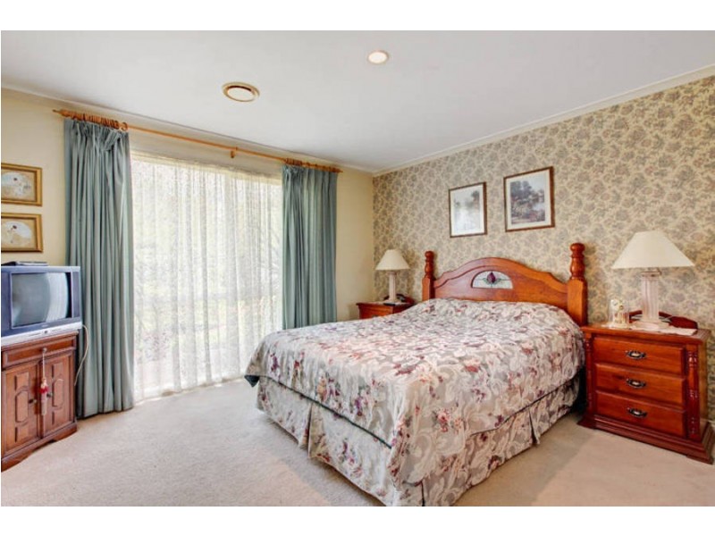 4 Leslie Court, Hillside VIC 3037