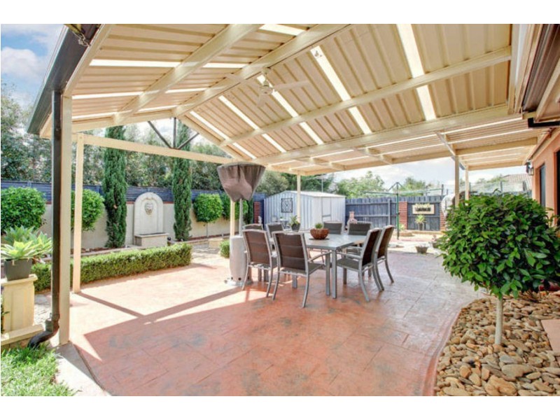 7 Southbank Walk, Taylors Hill VIC 3037