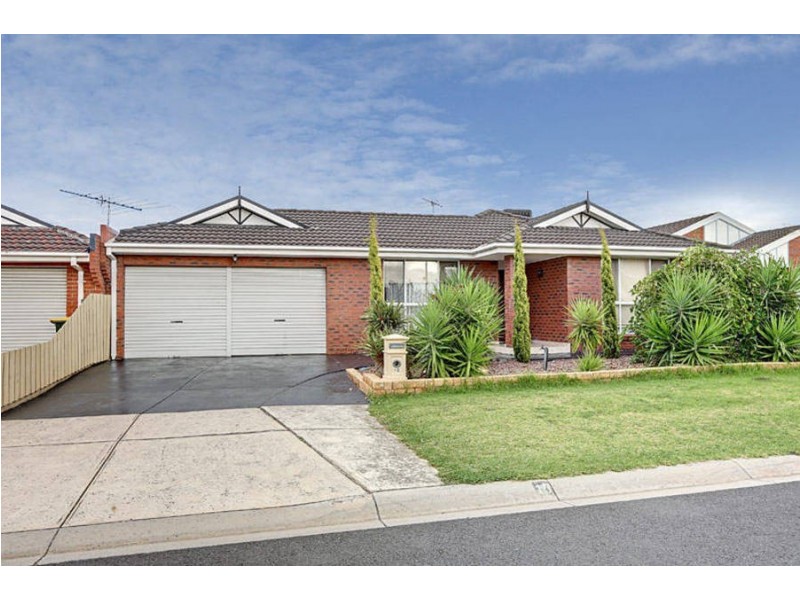 15 Oarsome Drive, Delahey VIC 3037
