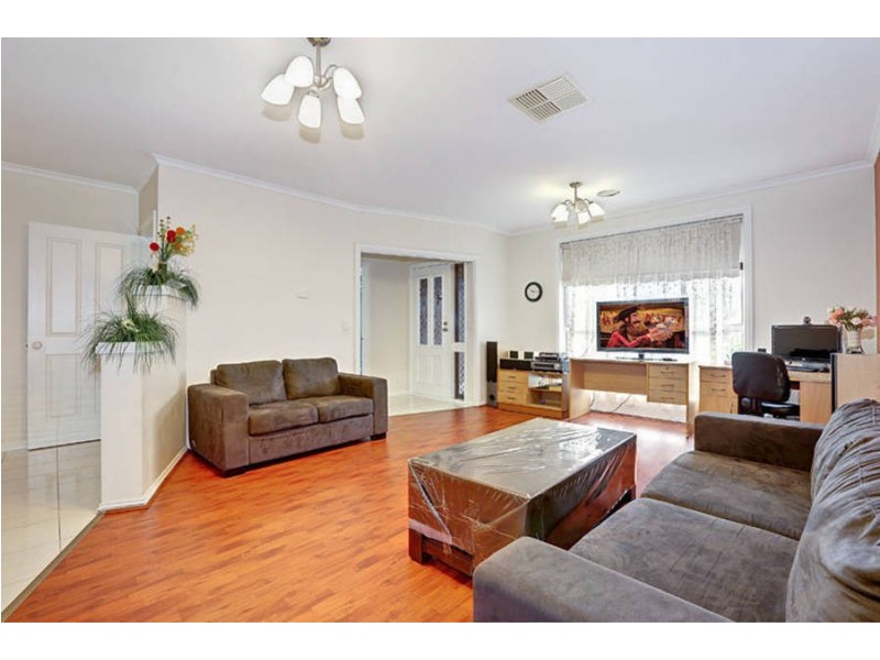 15 Oarsome Drive, Delahey VIC 3037