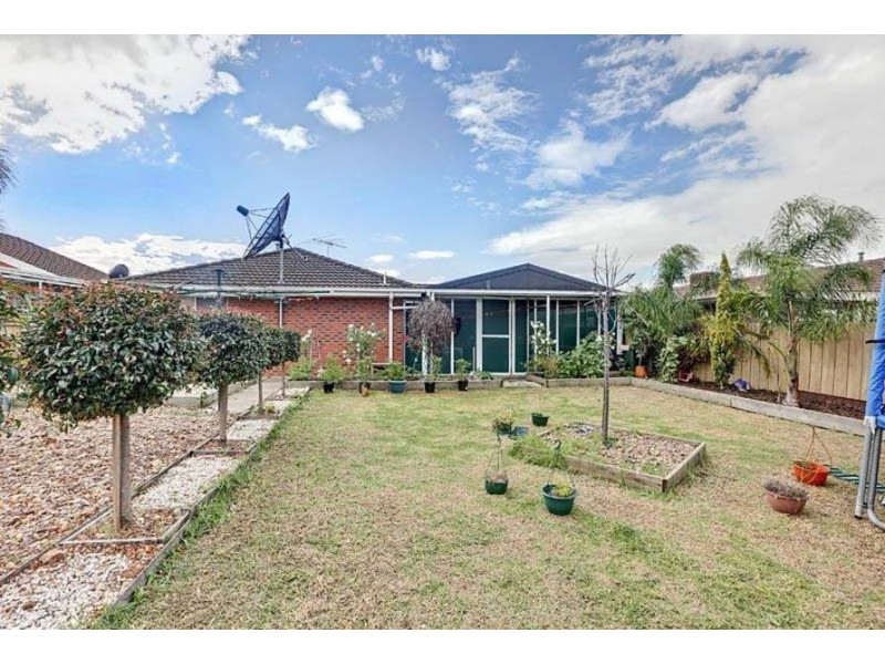 15 Oarsome Drive, Delahey VIC 3037