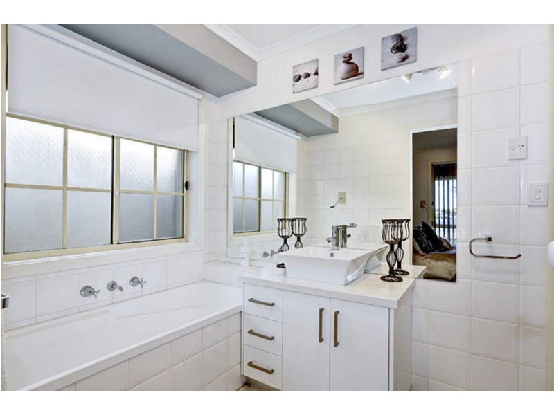 26 Allenby Road, Hillside VIC 3037