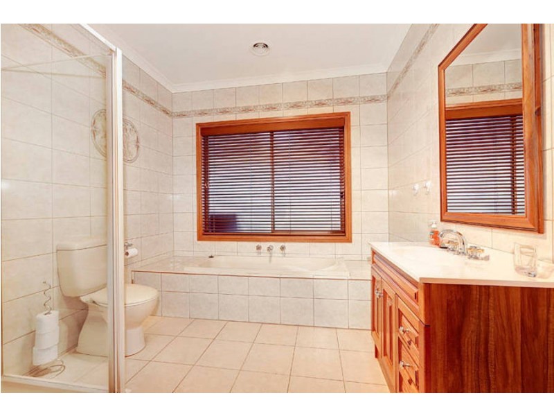 4 Bramshaw Crescent, Hillside VIC 3037