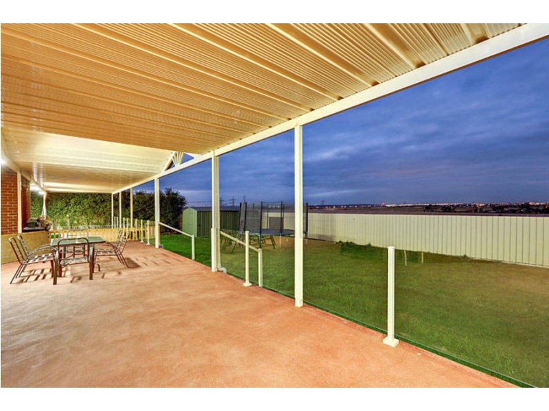 4 Bramshaw Crescent, Hillside VIC 3037