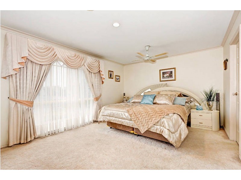 15 Aitken Drive, Delahey VIC 3037