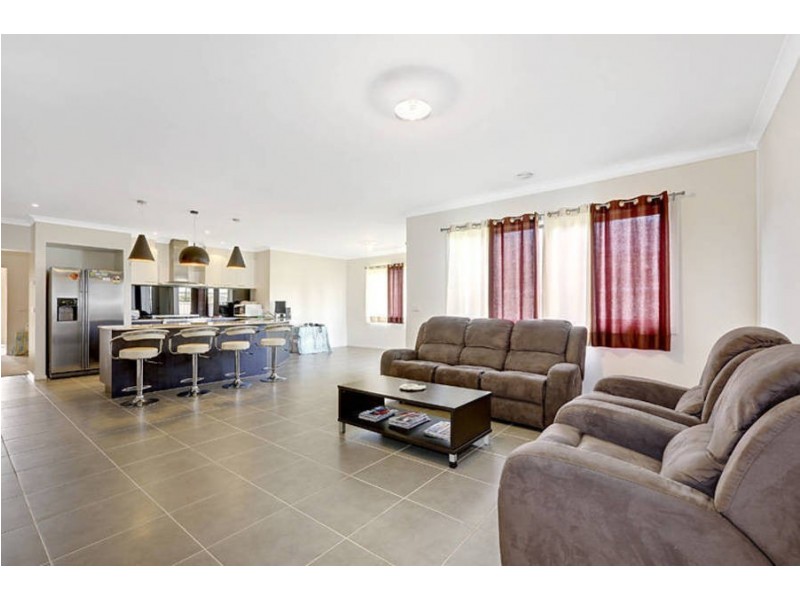 51 Redcliffe Terrace, Taylors Hill VIC 3037