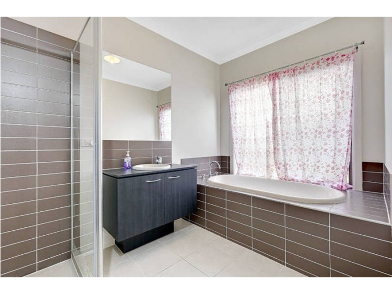 51 Redcliffe Terrace, Taylors Hill VIC 3037