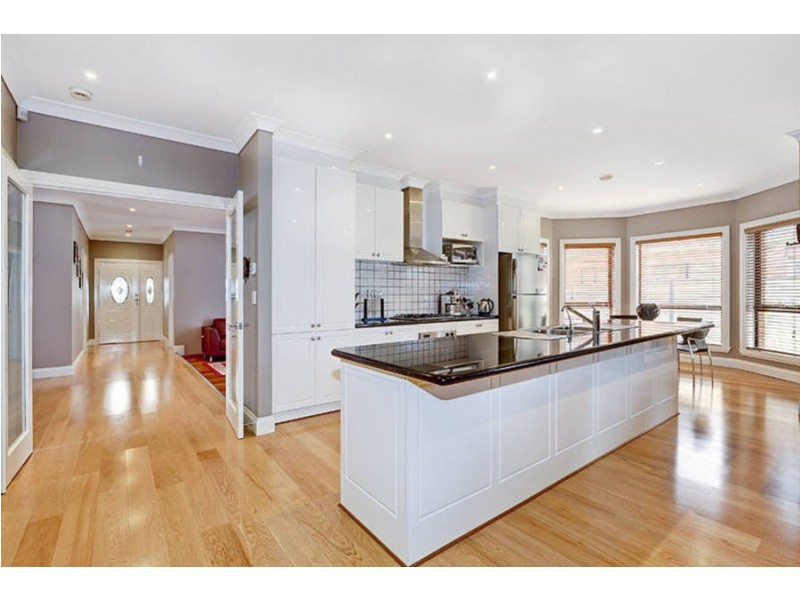 28 Pilgrim Drive, Hillside VIC 3037