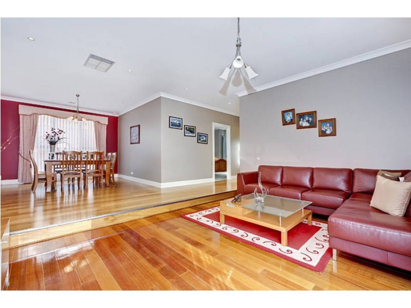 28 Pilgrim Drive, Hillside VIC 3037