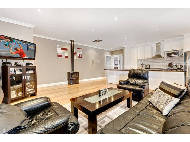 28 Pilgrim Drive, Hillside VIC 3037