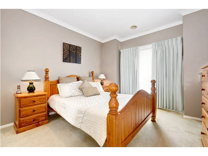 28 Pilgrim Drive, Hillside VIC 3037